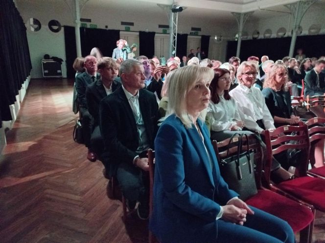 Wręczono Leszczyńskie Laury Oświaty. Zdolnym uczniom ze szkół w Lesznie