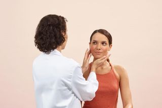 Witamina C latem. Eau Thermale Avène rozwiewa mity na temat słynnego składnika kosmetyków