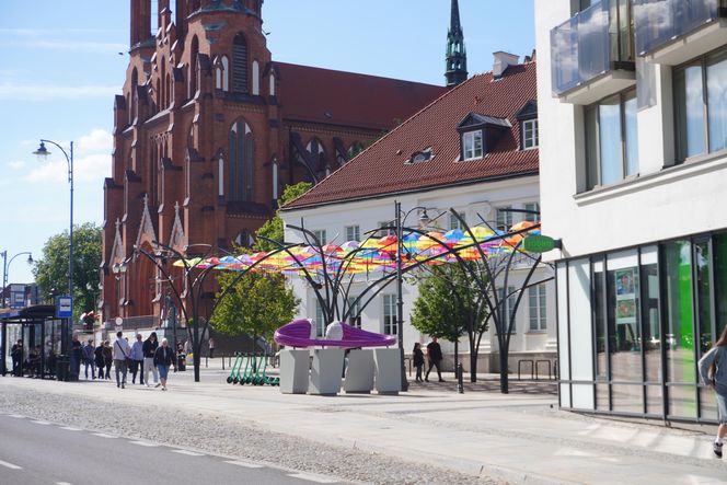 Kolorowe parasolki nad Kilińskiego w Białymstoku