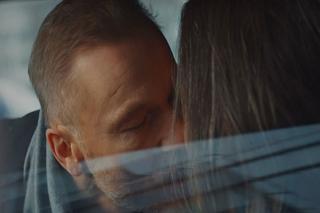 M jak miłość, odc.1718. Andrzej Budzyński (Krystian Wieczorek), Magda (Anna Mucha)	