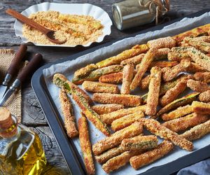 Cukinia w panierce serowej: lepszej przekąski do piwa nie jedliście