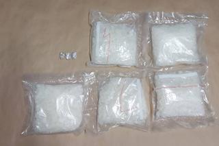 Policjanci zatrzymali dilera po brawurowym pościgu! Miał 5 kg narkotyków i sejf wypchany pieniędzmi [WIDEO]