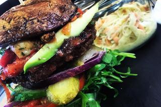 Hamburger w pieczarce portobello