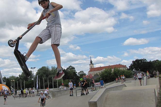 Dziś w Rzeszowie bezpłatne warsztaty jazdy na hulajnogach, rowerach i rowerach BMX