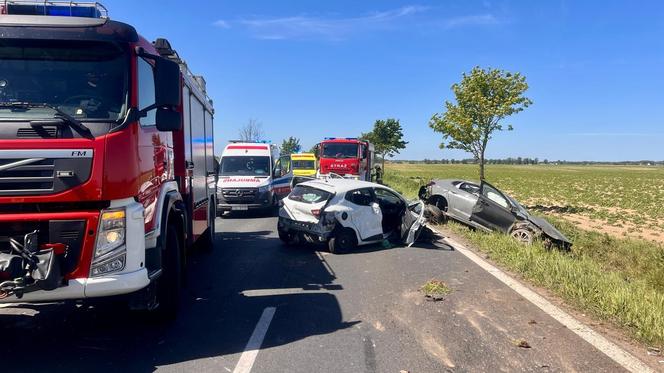 Silnik wypadł do rowu, koła oderwane