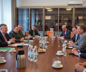 Wiceminister Bejda rozmawia z RTX o produkcji Patriotów i pocisków FA-50 w kraju