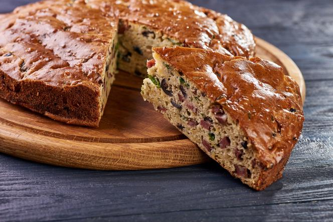 Wytrawne ciasto z warzywami: przepis na placek pizza