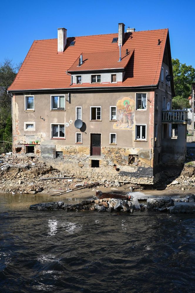 Szok, złość i płacz w Lądku-Zdroju. Miasto w niczym nie przypomina uzdrowiska [ZDJĘCIA]