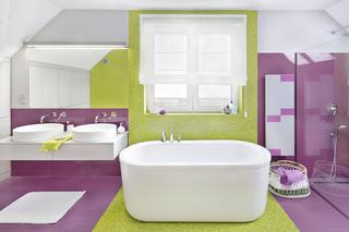 Seledynowo-fioletowa łazienka: optyczne triki do wąskiej łazienki! KOSZTORYS