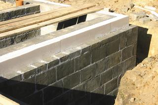 Materiały na dom energooszczędny - izolacja fundamentów i podłogi na gruncie