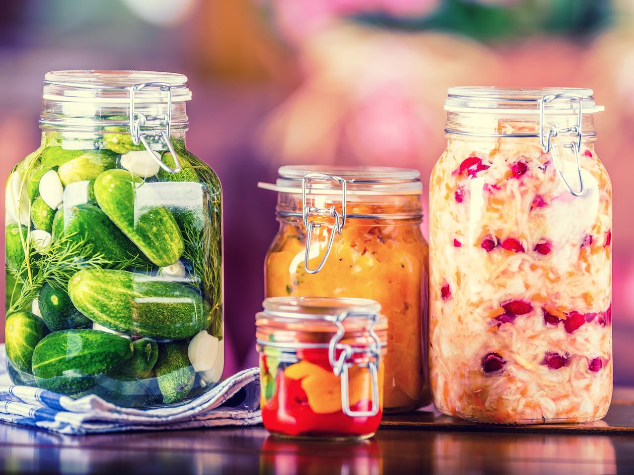 Kiszone ogórki z winogronami: pomysłowe przetwory na zimę