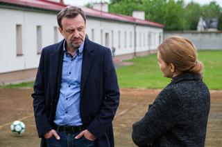 Na Wspólnej odc. 3312. Krzysztof Smolny (Łukasz Konopka), dyrektorka poprawczaka Żabiniec (Ewa Kaczmarek-Domagalska)