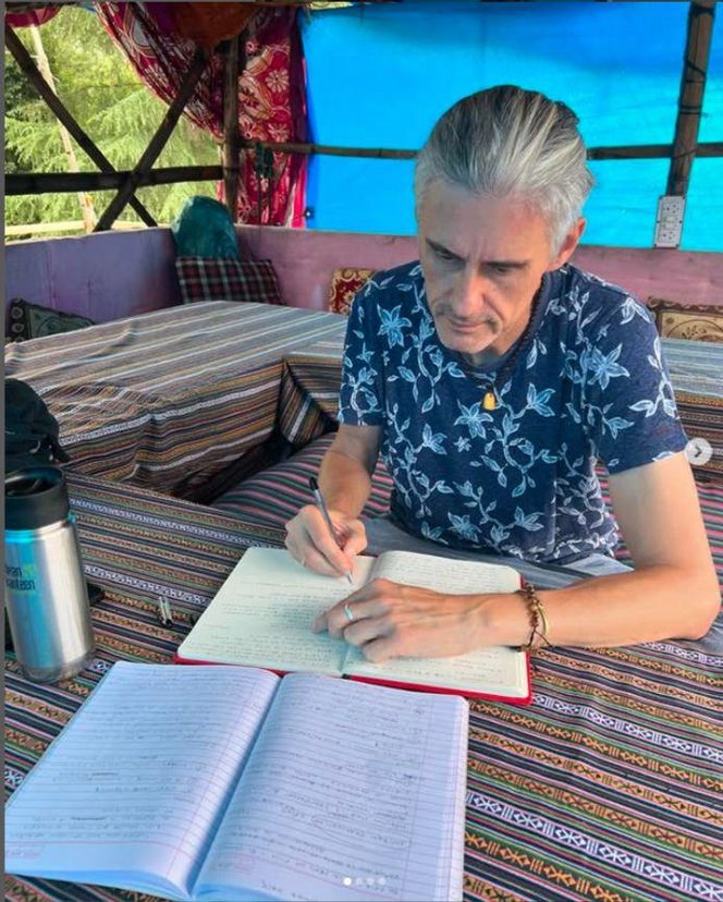 Zniknął po cichym rozwodzie z Chylińską. Tak dziś wygląda były mąż gwiazdy - Kris Krysiak