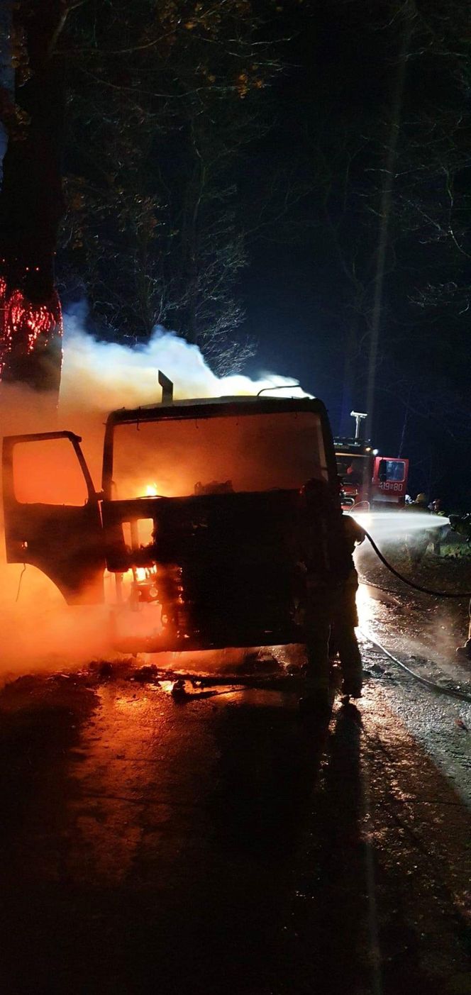 Ciężarówka płonęła jak pochodnia! Droga była zablokowana
