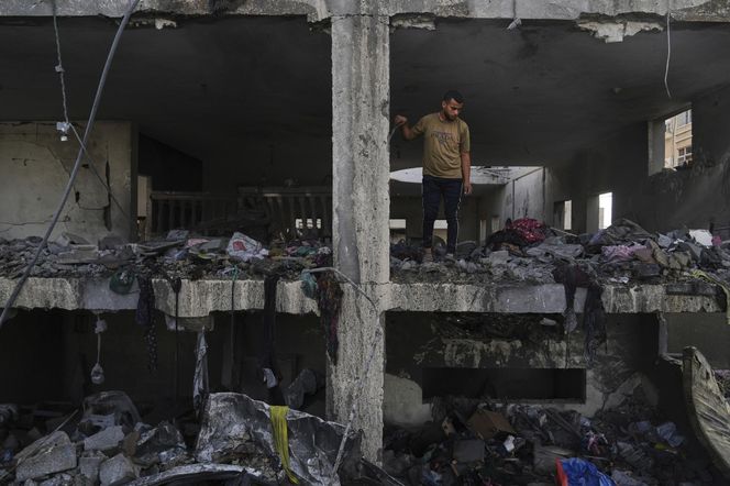 Strefa Gazy/ 74 zabitych w atakach Izraela, z czego 30 w nalocie na nadmorską kawiarnię.