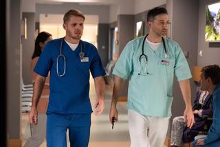 Na dobre i na złe, odcinek 803, Maks (Tomasz Ciachorowski), Molenda (Filip Bobek)