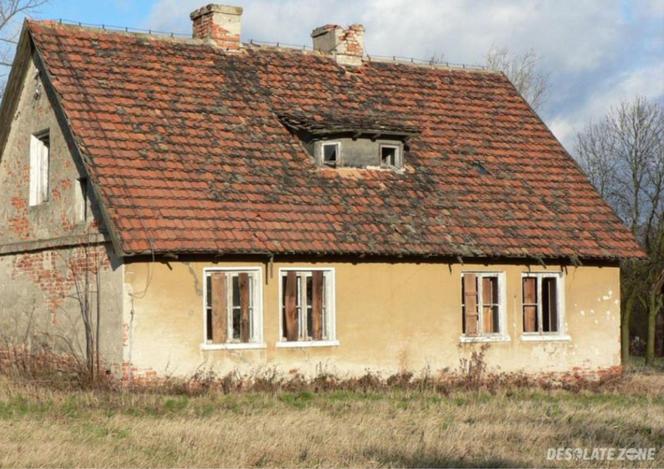 Opuszczona skażona wieś na Dolnym Śląsku. Kiedyś mieszkało tam ponad tysiąc osób