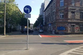 Nakaz skrętu w lewo na Bocianowie 