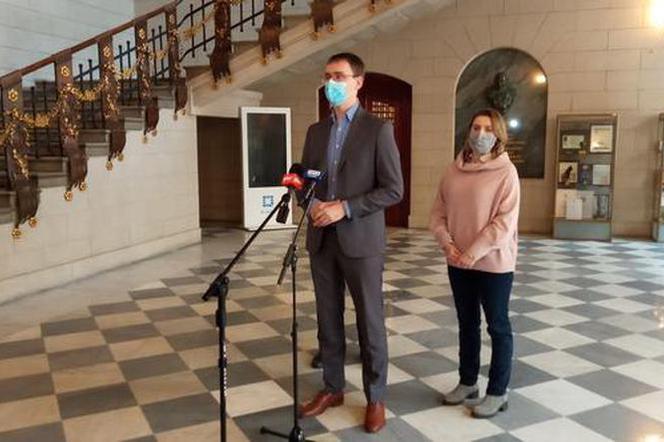 Radni Starego Miasta chcą darmowych testów antygenowych dla nauczycieli z dzielnicy
