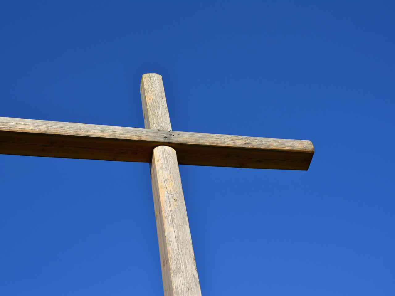 Kto ściął krzyż? Policja szuka sprawcy obrazy uczuć religijnych