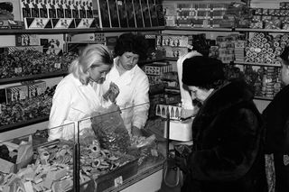 Słodycze z czasów PRL. Pamiętasz, czym zajadałeś się w dzieciństwie?