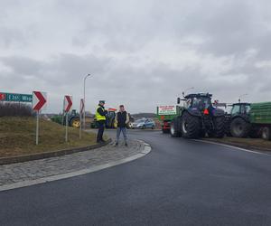 ​Na S5 koło Leszna zaczęła się druga doba rolniczego protestu