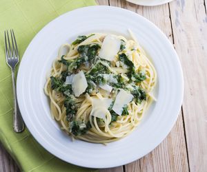 Dania ze świeżego szpinaku - szpinakowy sos do spaghetti