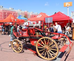 Zlot Czerwonych Samochodów w Poznaniu