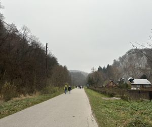 Najpiękniejsza wieś w Małopolsce zachwyca także jesienią. Leży na Szlaku Orlich Gniazd