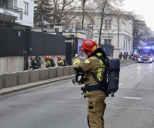 Zamknięta ulica w centrum Warszawy. Tajemnicze ćwiczenia, chodzi o ambasadę.