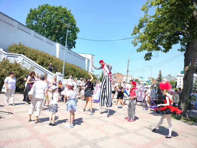 Chcieli podkreślić potrzebę swoich działań. Ulicami Białegostoku przeszedł Marsz Rodzin Zastępczych