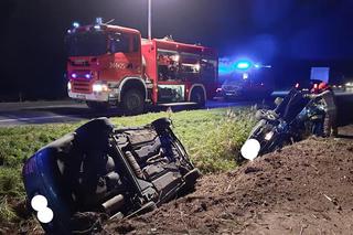 Wypadek w Grzywnie koło Torunia. Dwa samochody w rowie