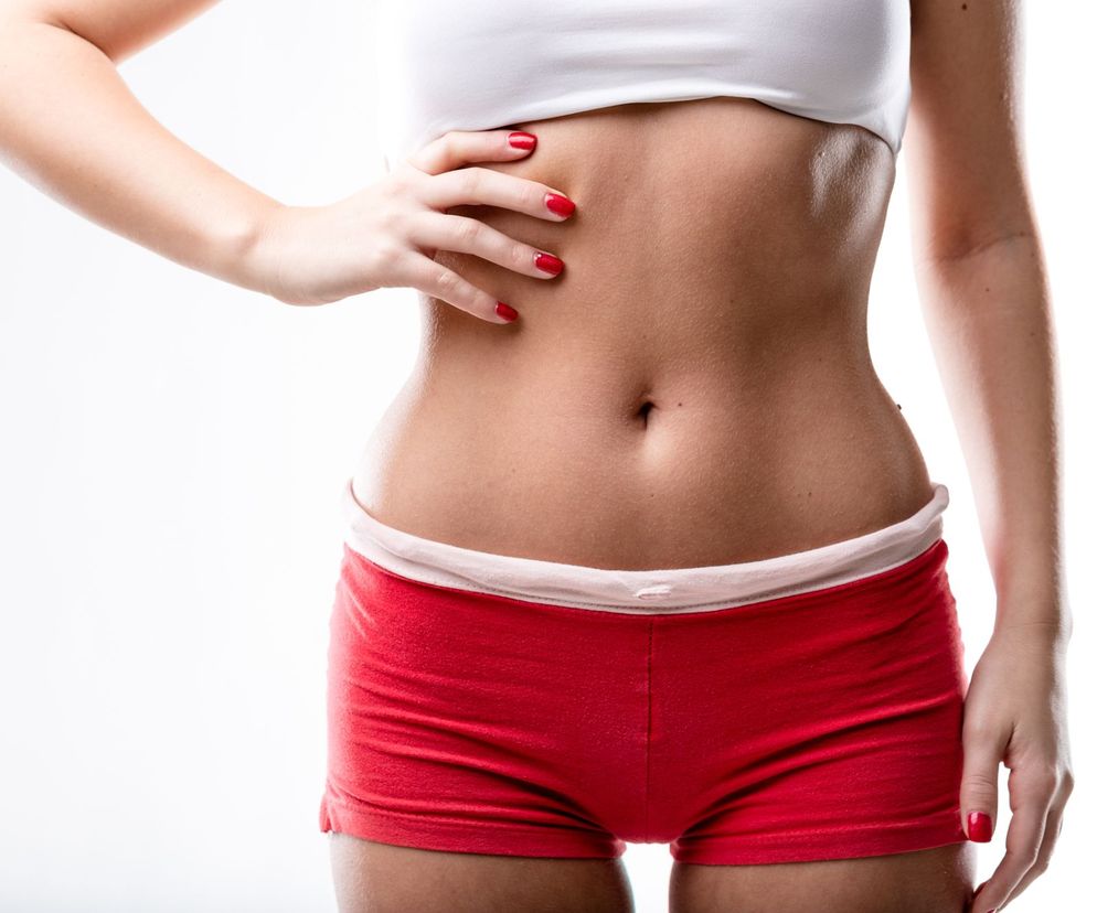 W tydzień trudno jest wypracować idealnie płaski brzuch, ale wystarczy trochę samozaparcia, a można go wyszczuplić.