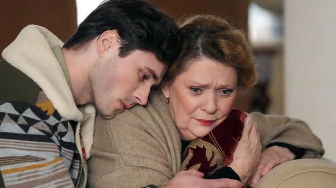 Barwy szczęścia odc. 3200. Józefina Rawiczowa (Elżbieta Jarosik), Cezary (Marcel Opaliński)