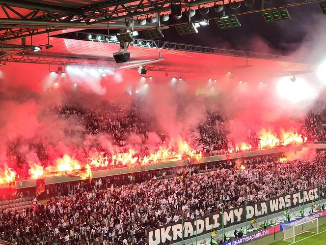 Kibice Legii podpalili sobie stadion 