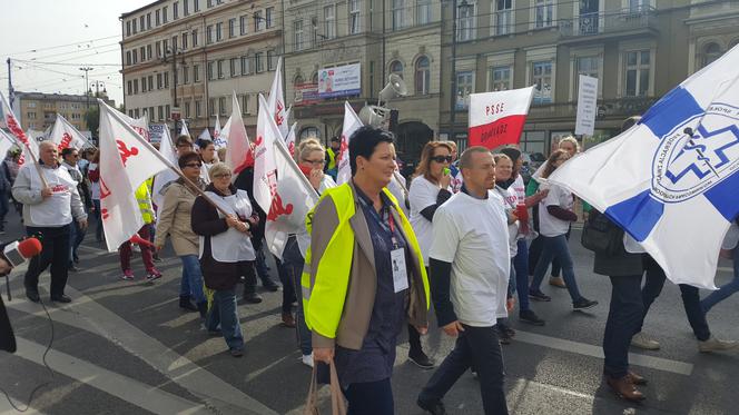 Pracownicy sanepidu w Bydgoszczy wyszli na ulice i zaprotestowali! [ZDJĘCIA]