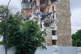 Tak znikał popularny biurowiec. Teraz powstaną tu apartamenty i mieszkania