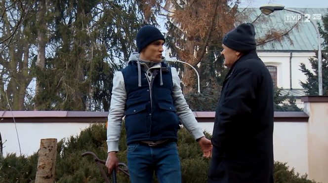 M jak miłość odcinek 1440, Robert (Filip Gurłacz), ksiądz (Maciej Damięcki)