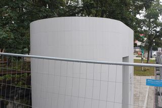 Toaleta publiczna za 484 tys. złotych na Skwerze Gwary Warszawskiej w stolicy