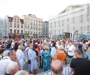 Potańcówka przed teatrem w Katowicach