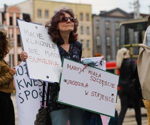 Ani jednej więcej. W Katowicach protestowali po śmierci Doroty. Macie klauzulę, nie macie sumienia