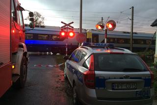 Stoi pociąg relacji Łódź - Kraków. Tragiczny wypadek na przejeździe kolejowym