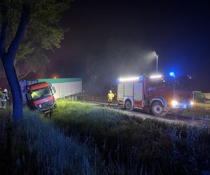Toyota wjechała pod ciężarówkę. Dramatyczny wypadek pod Legionowem
