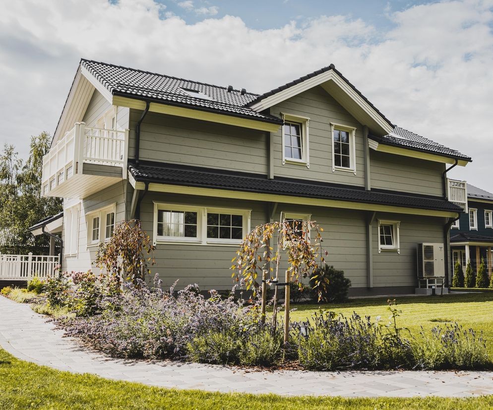 Można go zbudować z bali lub w jednej z nowoczesnych technologii . Poznaj 10 sposobów na budowę domów z drewna