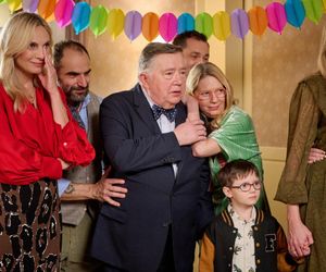 Na Wspólnej, odc. 4000. Włodek (Mieczysław Hryniewicz), Monika (Sylwia Gliwa), Ricardo (Reda Paweł Haddad), Renata (Marta Jankowska), Ludzik (Gustaw Marczak), Sławek (Mariusz Słupiński)