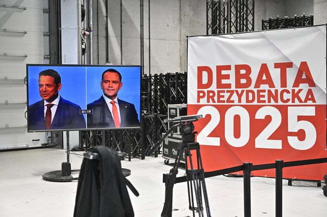 Wielkie wejście Trzaskowskiego do TVP. Zdjęcia uchwyciły każdy krok