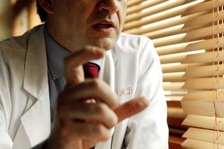 To była przełomowa operacja profesora Religi. Pacjent z nowy sercem żył jeszcze 30 lat