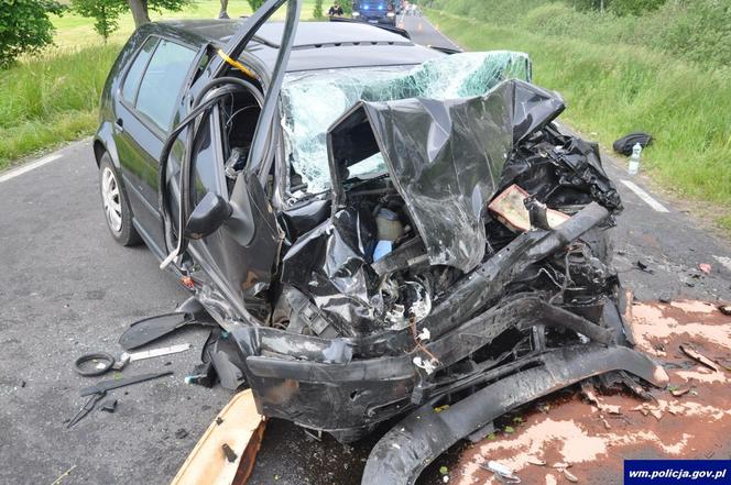 Potworny wypadek pod Piszem! Volkswagen i volvo roztrzaskane. Na miejscu śmigłowiec [ZDJĘCIA]. 