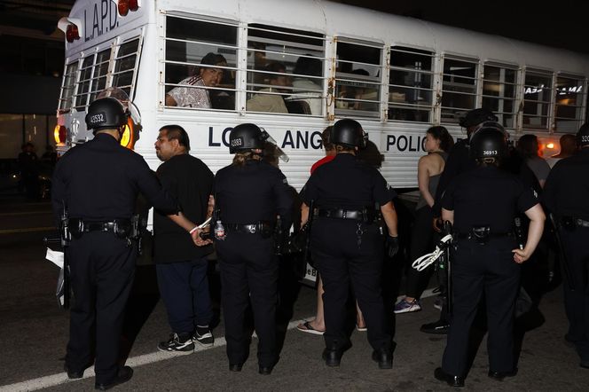 Protesty w Los Angeles coraz silniejsze. Emocje podsycają fałszywe zdjęcia i teorie spiskowe