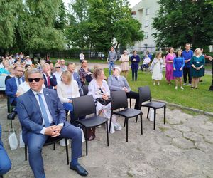 Przez lata ŚDS w Siedlcach działał w dwóch lokalizacjach, teraz już oficjalnie funkcjonuje w jednym miejscu, w budynkach dostosowanych do potrzeb osób z niepełnosprawnościami. 